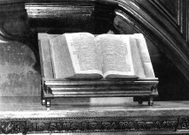 Bible dans le temple de l'Oratoire du Louvre