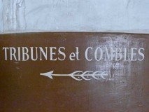 incription sur un mur dans l'Oratoire du Louvre