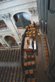 La tribune de l'orgue vues de la corniche