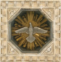 Colombe symbolisant l'Esprit Saint, sur les voûtes de l'Oratoire photo © Godong